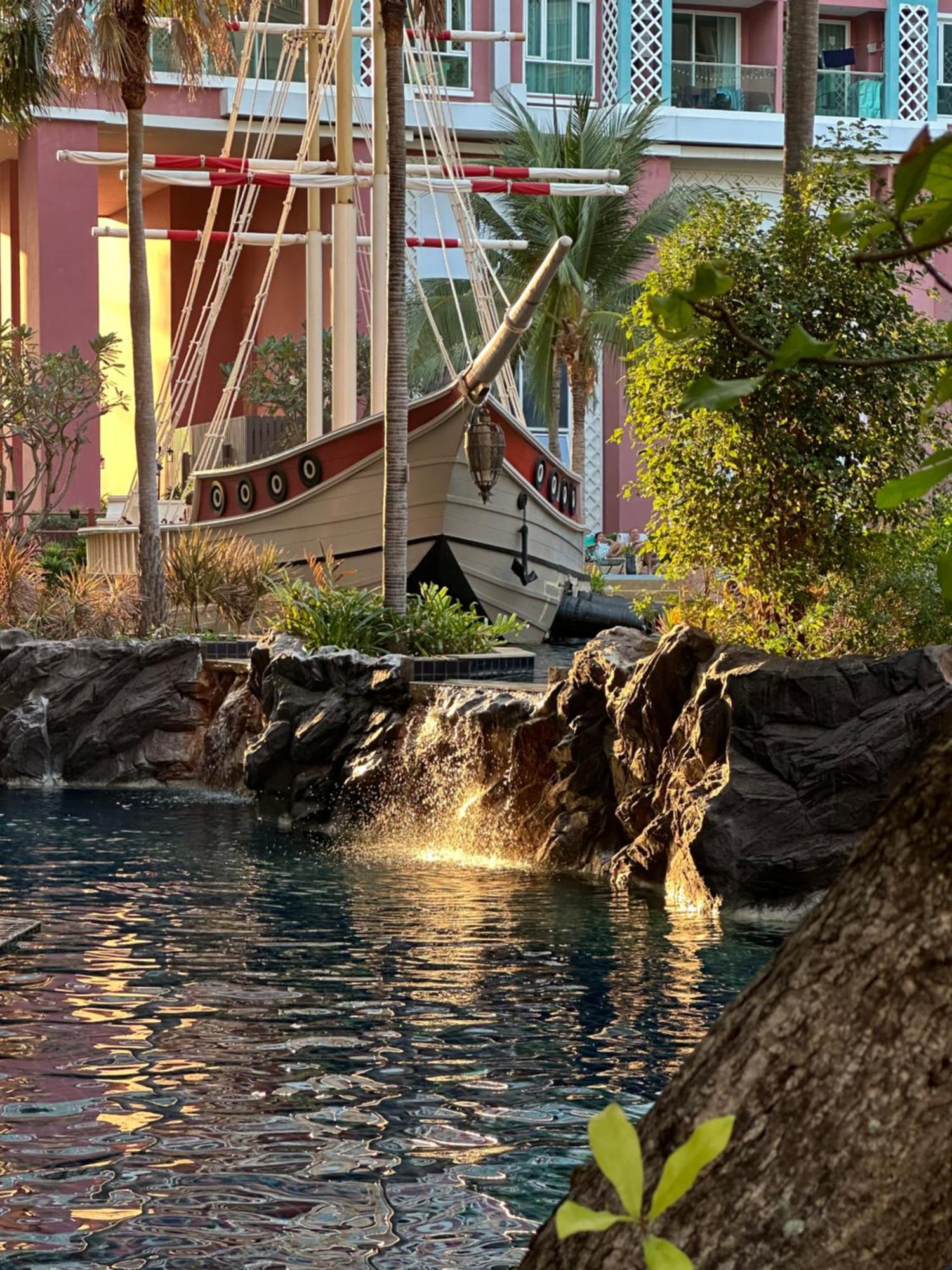 Grande Caribbean Resort Pattaya Exterior photo